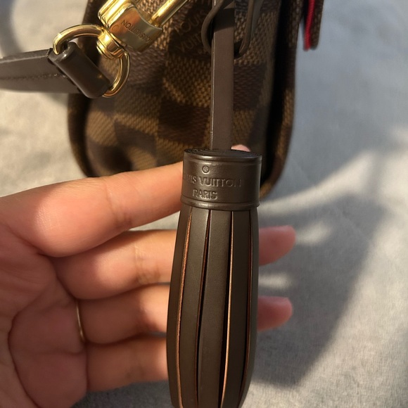 LV crossbody - Picture 6 of 12